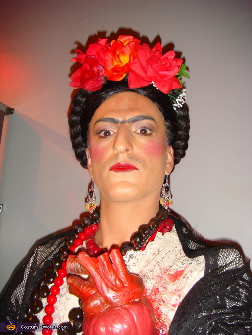 Frida Kahlo Halloween Costume - Photo 4/4