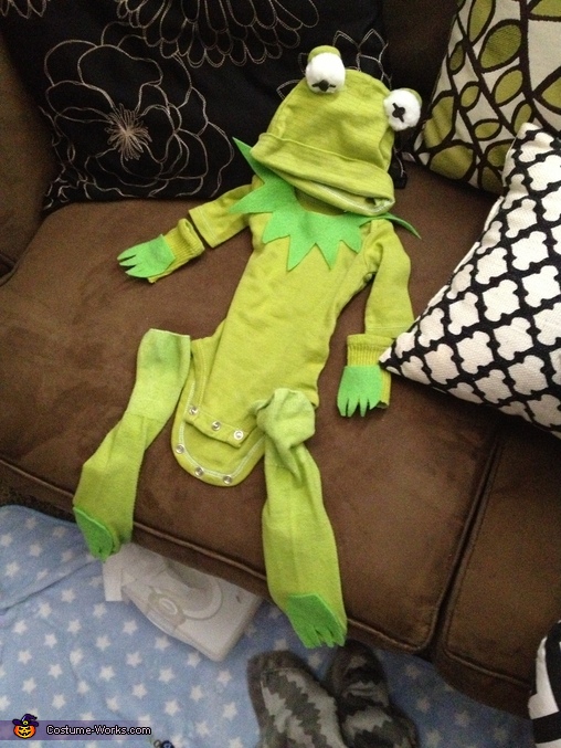 Kermit the Frog DIY Baby Costume - Photo 3/5