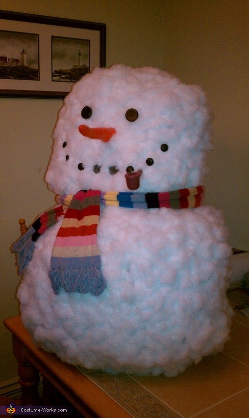 What is the way to make a homemade snowman costume?