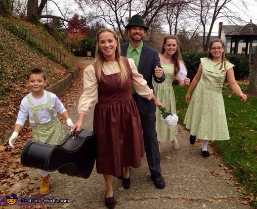 20 DIY Family Halloween Costumes that will save money, look amazing, and still let your family have a lot of fun!