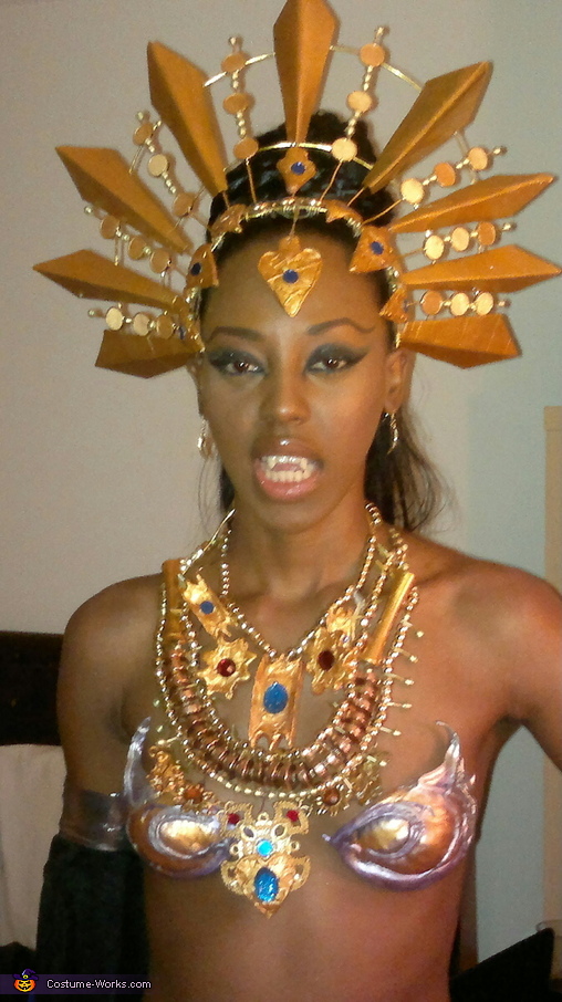 Akasha Queen Of The Damned Costume Photo 2/3.
