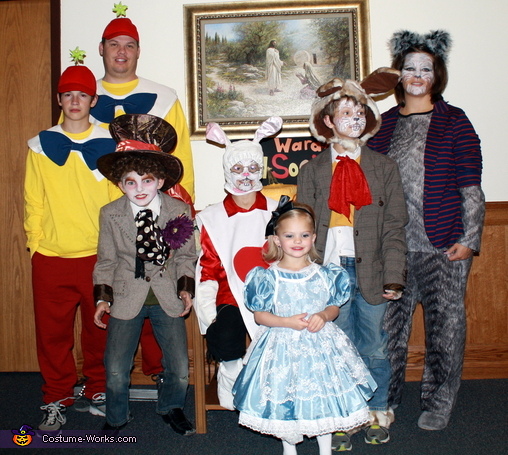 Alice In Wonderland Homemade Family Costumes | Best DIY Costumes