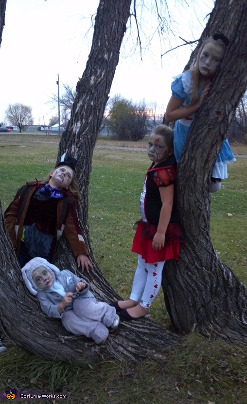 Alice in Zombieland Costumes