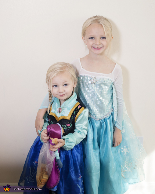 Frozen Anna and Elsa Costumes - Photo 2/2