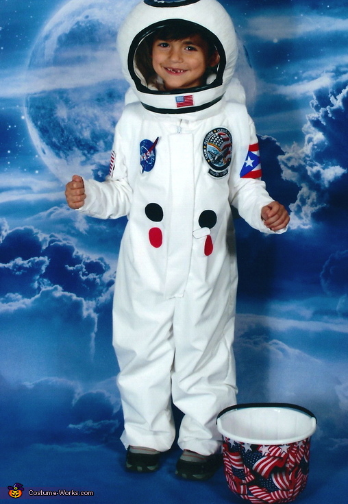 Homemade Astronaut Costume for Boys | Easy DIY Costumes