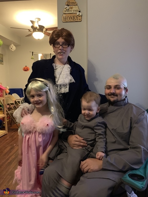 Austin Powers Family Costume