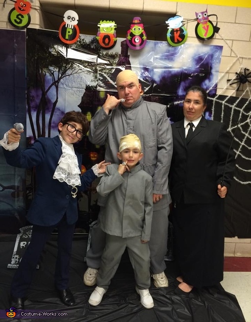 Austin Powers Family Costume