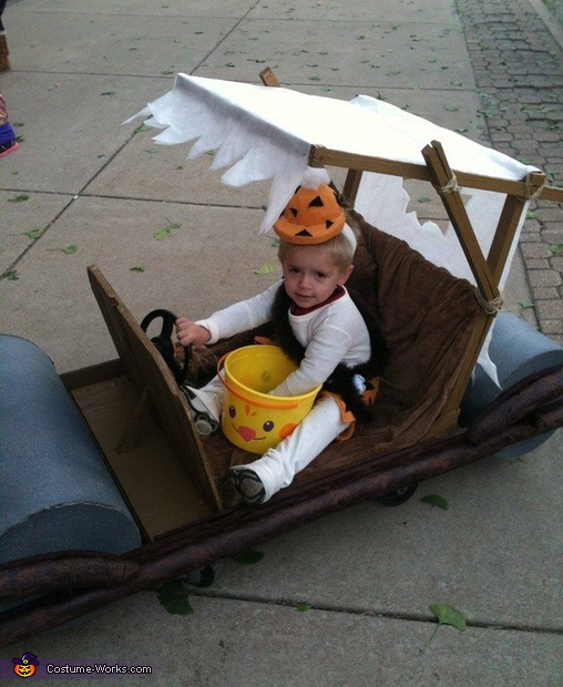 Real Life Pebbles and Bamm Bamm with Working Flintstones Car  Flintstones,  Pebbles flintstone halloween costume, Twin halloween