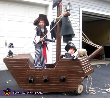 Ship with Pirates of the Carribean Costume