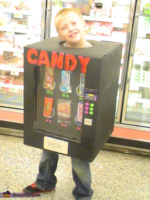 Candy Vending Machine - DIY Halloween Costume - Photo 2/2
