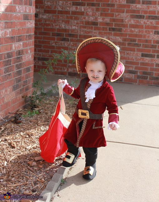 Captain hook store costume kids