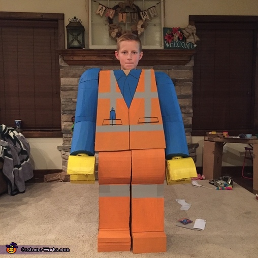 Cardboard LEGO Man Costume | Coolest DIY Costumes - Photo 4/6