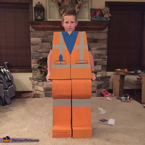 Cardboard LEGO Man Costume | Coolest DIY Costumes - Photo 5/6