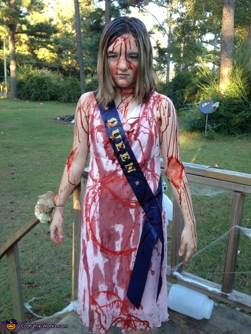 Carrie Costume