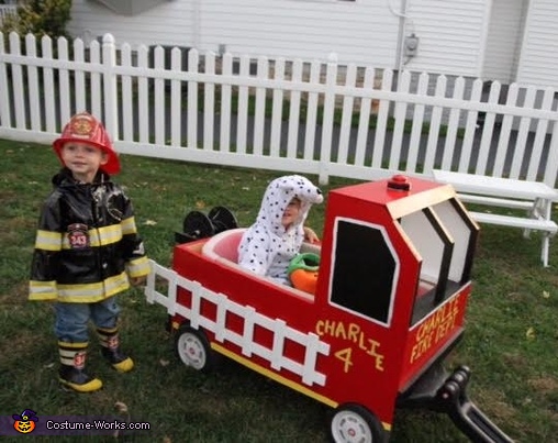 Charlie's Firetruck Costume | DIY Tutorial - Photo 3/4