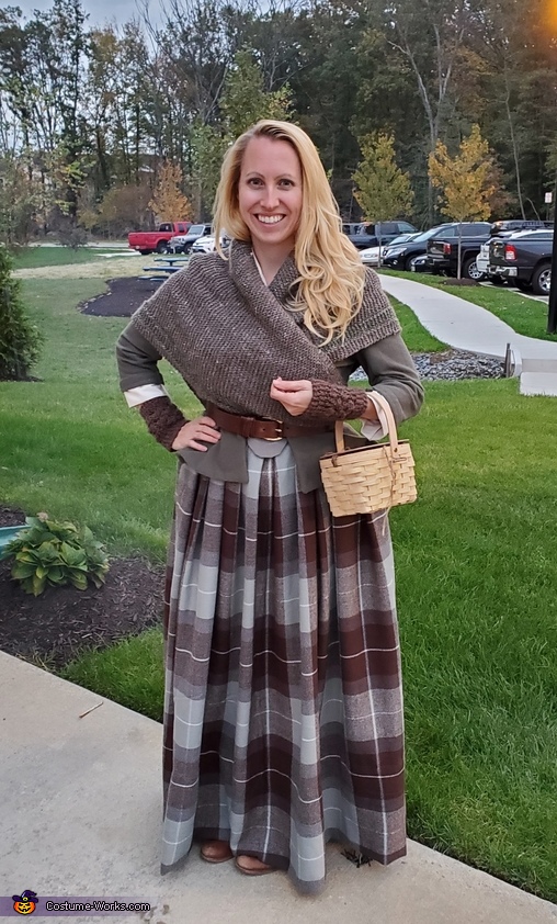 Claire, Highland Healer Costume