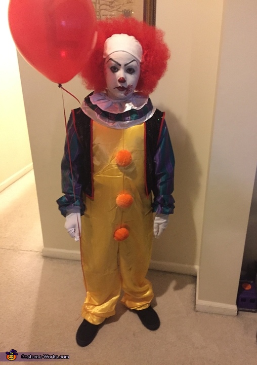 Classic Pennywise Costume | DIY Costumes Under $35 - Photo 2/2