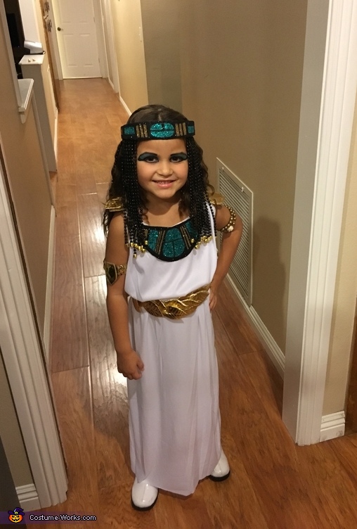 Cleopatra Costume | DIY Costume Guide