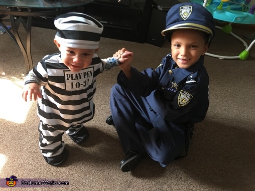 Cop and Prisoner Children's Costume | Last Minute Costume Ideas - Photo 3/3
