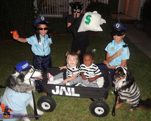 Cops and deals robbers costume