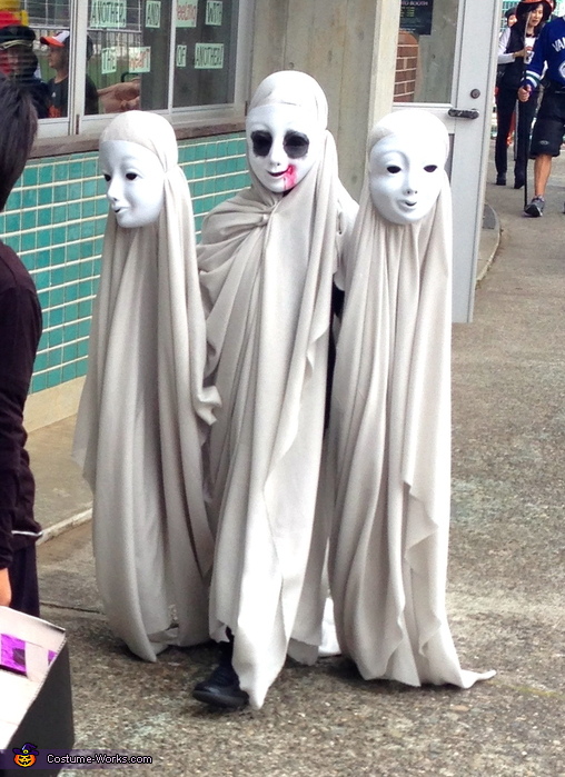 Creepy Moving Ghosts Costume | Last Minute Costume Ideas - Photo 2/2