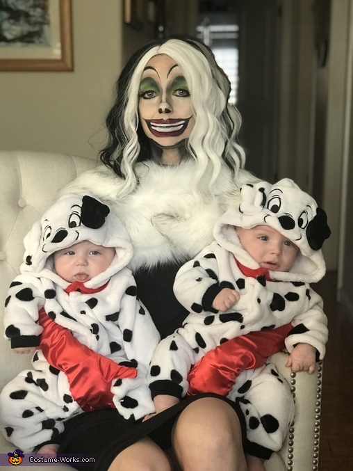 Cruella and her Stolen Puppies Costume