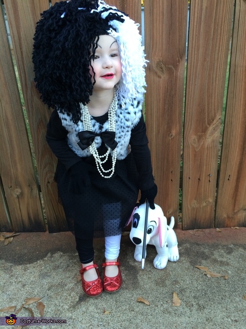 DIY Girl's Cruella Deville Costume | Coolest DIY Costumes - Photo 3/4