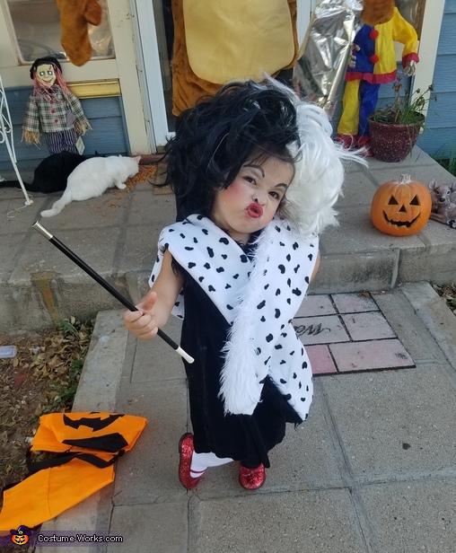 Cruella Deville Toddler Costume - Photo 2/4