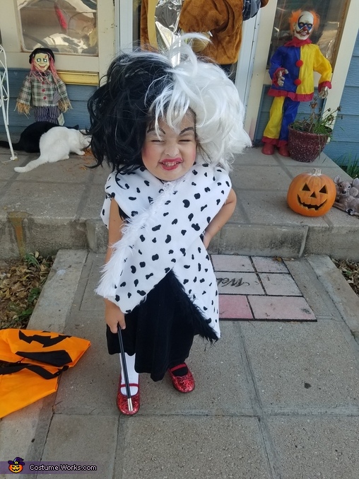 Cruella Deville Toddler Costume - Photo 3/4