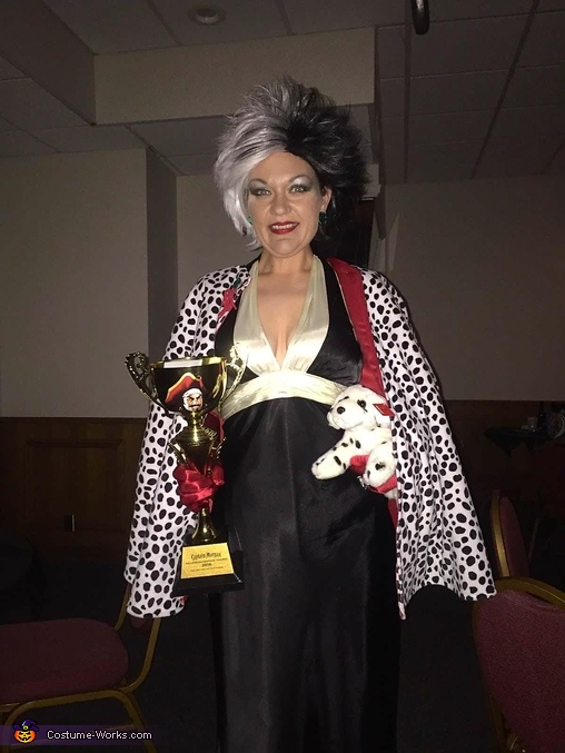Cruella DeVille Adult Costume | Last Minute Costume Ideas - Photo 2/3