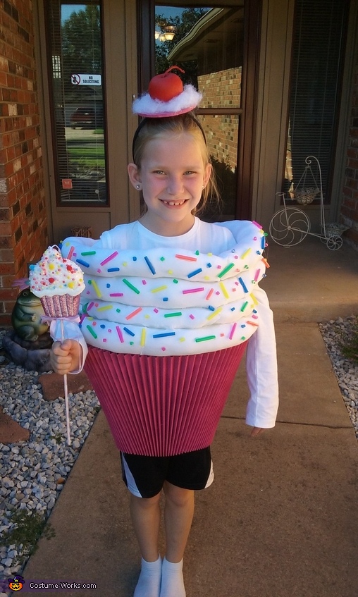 Cupcake Girl Homemade Costume | DIY Instructions - Photo 2/6