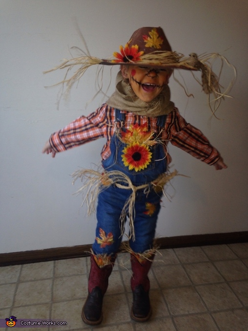 Cute Scarecrow Boy's Costume | Easy DIY Costumes - Photo 3/5