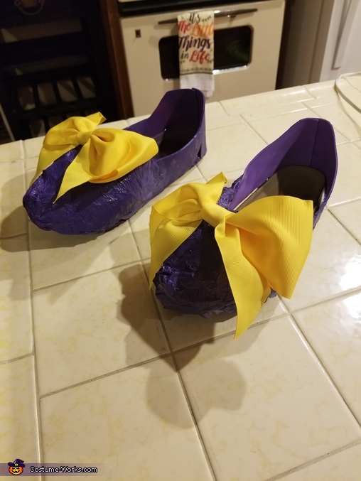 daisy duck costume shoes