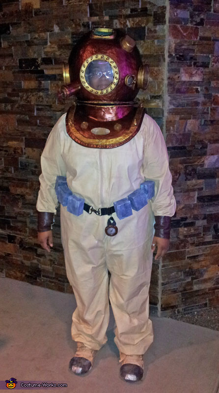 Deep Sea Diver Costume - Photo 2/5