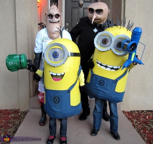 Minion Halloween Costumes the Whole Family (Even Your Dog!) Can Wear   Minion halloween costumes, Diy minion costume, Homemade halloween costumes