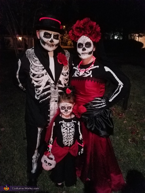 Dia del Morte Day of the Dead Family Costume | Easy DIY Costumes