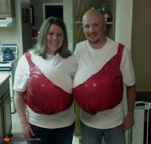 DIY Funny Couple Costumes: Huge Homemade Bra Costume