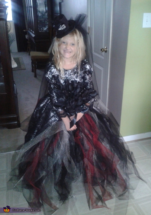 Dracula's Bride Costume for Girls | Coolest DIY Costumes