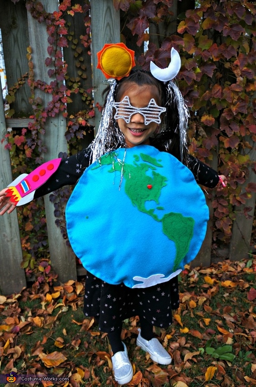 Earth and Beyond Creative Halloween Costume