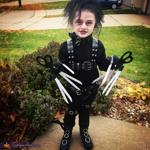 Edward Scissorhands Child Halloween Costume | How-to Tutorial - Photo 3/5