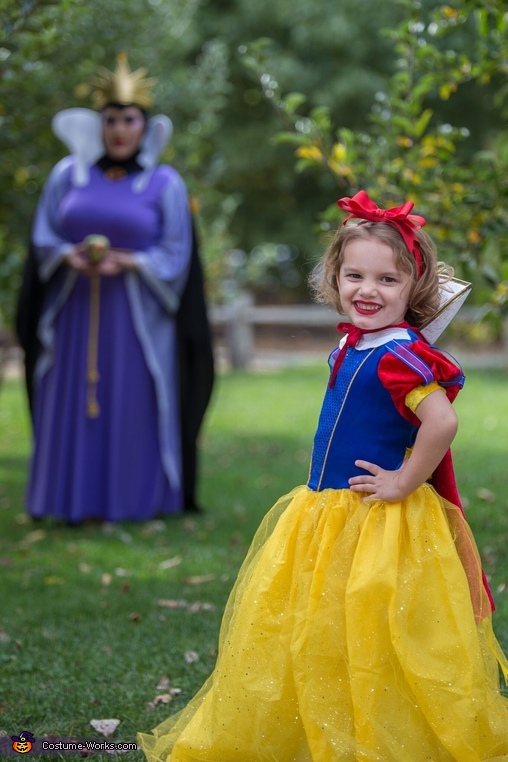Evil Queen and Snow White Costume | Unique DIY Costumes - Photo 5/9