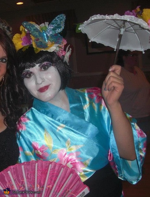 https://photos.costume-works.com/full/geisha_girl1.jpg