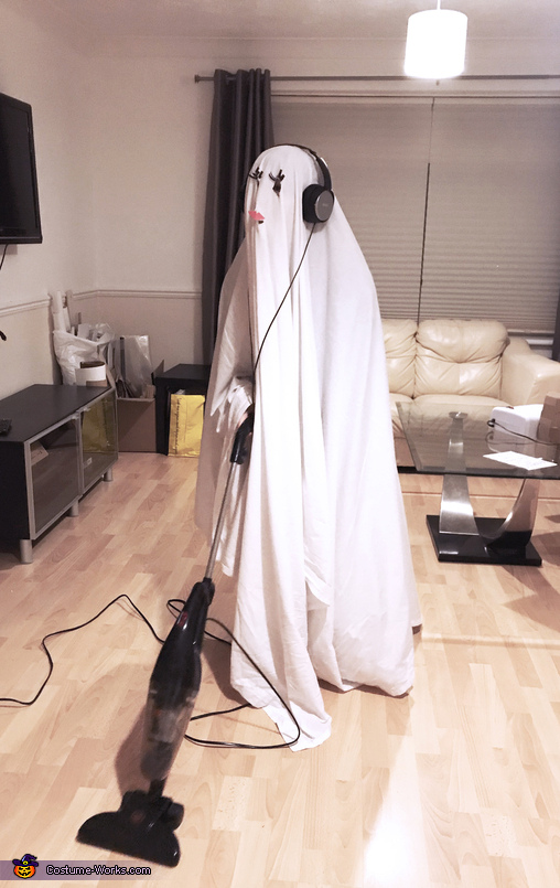 Easy Ghost Adult Halloween Costume | Easy DIY Costumes