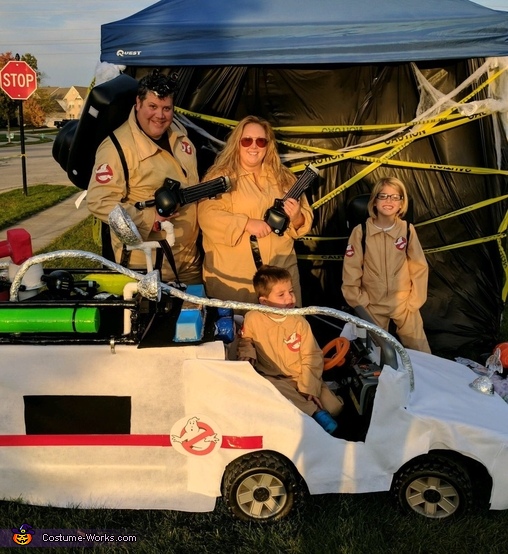 Ghostbusters & Ecto-1 keeps Indy safe Costume