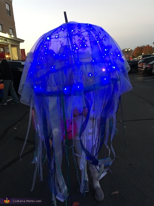 Glowing Jellyfish Costume | How-to Tutorial