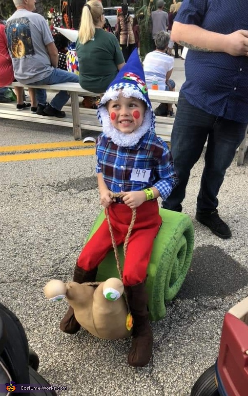 Gnome riding Snail Costume