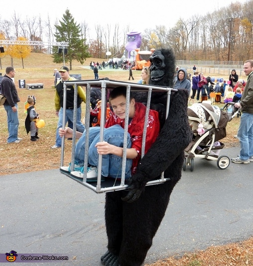 Gorilla carrying a Kid Costume