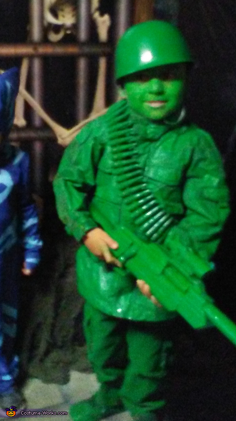 Green Army Men Group Costume | Coolest DIY Costumes - Photo 2/3