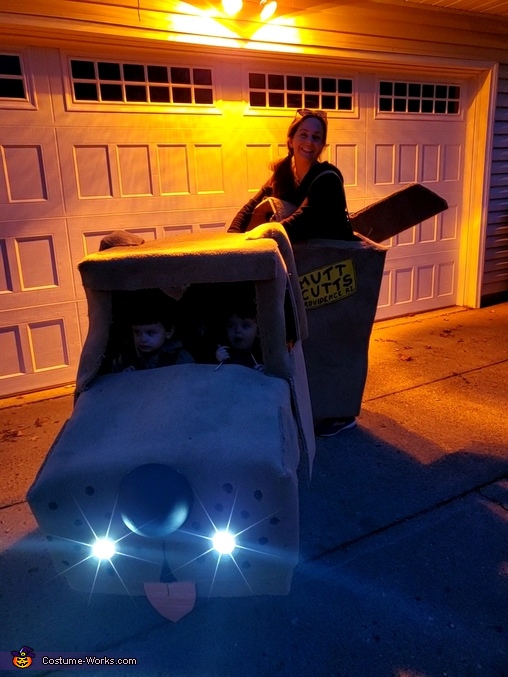 Harry & Lloyd in the Mutt Cutts Van Costume