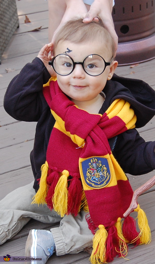 Harry Potter Baby Halloween Costume | Creative DIY Costumes - Photo 2/3